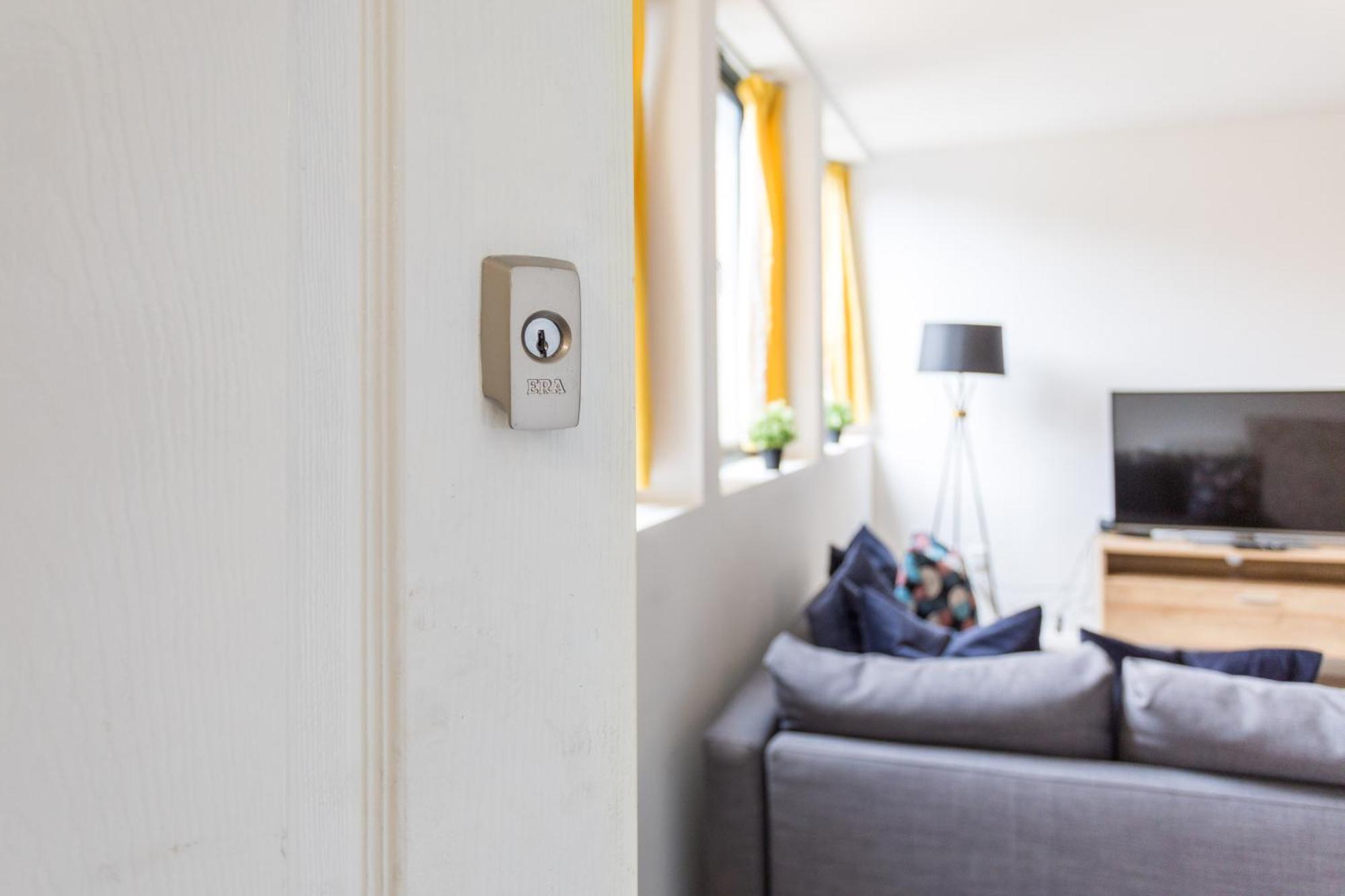 Flat 7- Spacious Studio Flat In The Heart Of Crawley מראה חיצוני תמונה
