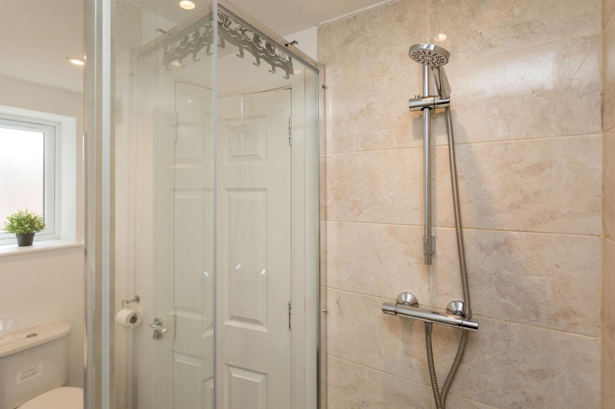 Flat 7- Spacious Studio Flat In The Heart Of Crawley מראה חיצוני תמונה