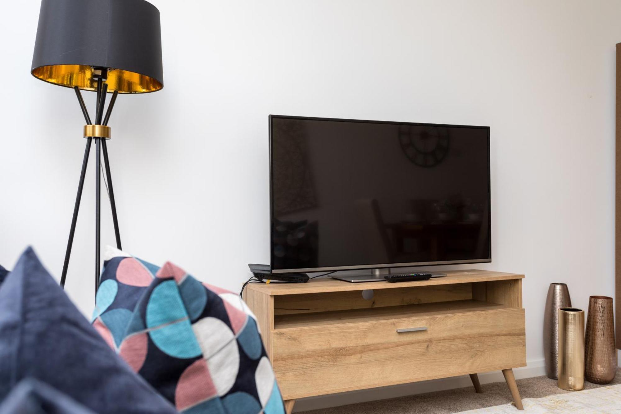 Flat 7- Spacious Studio Flat In The Heart Of Crawley מראה חיצוני תמונה