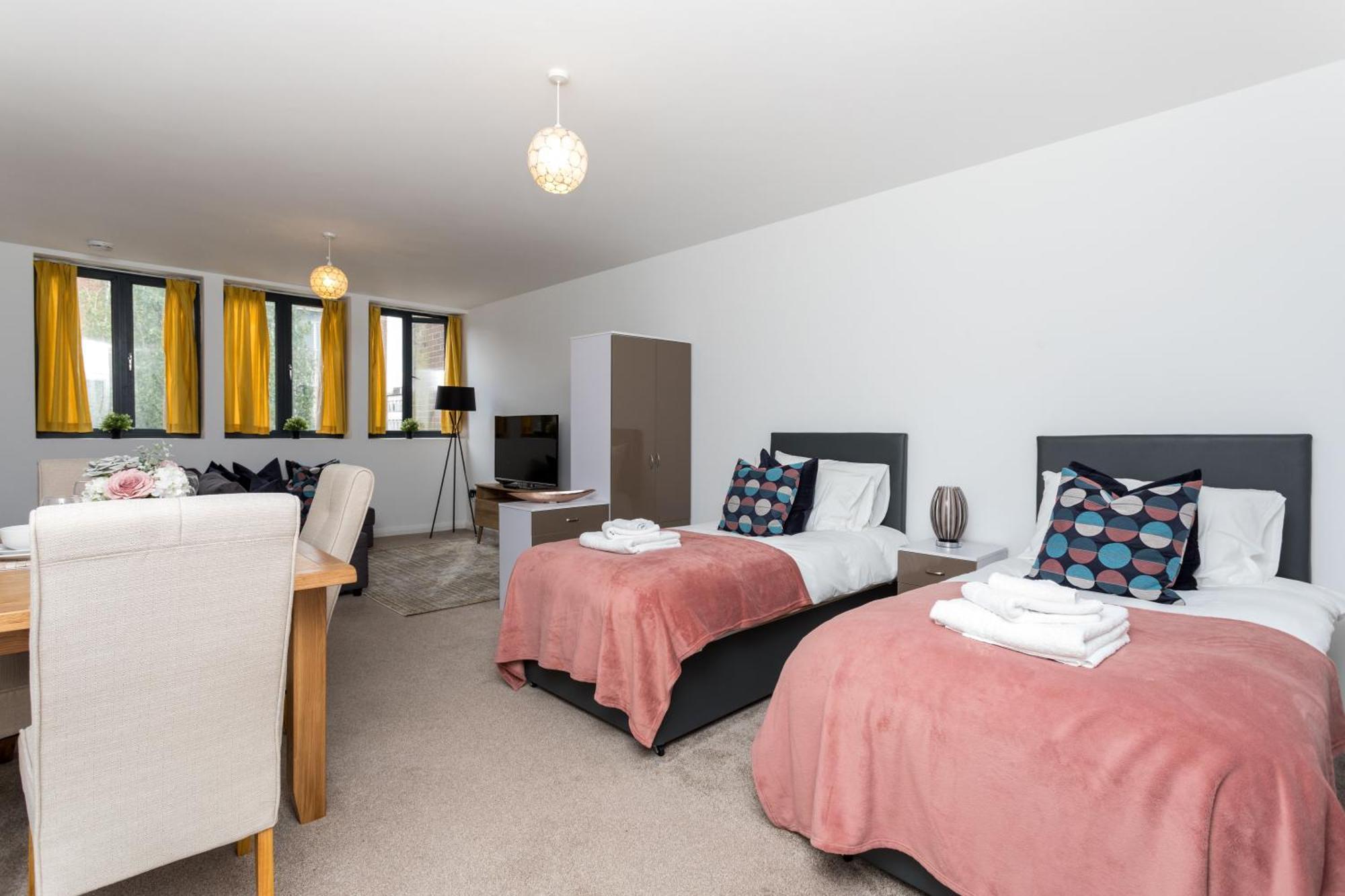 Flat 7- Spacious Studio Flat In The Heart Of Crawley מראה חיצוני תמונה